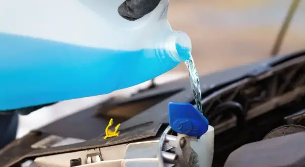 Scheibenwischwasser: Wichtige Tipps für effektive Nutzung und Sicherheit