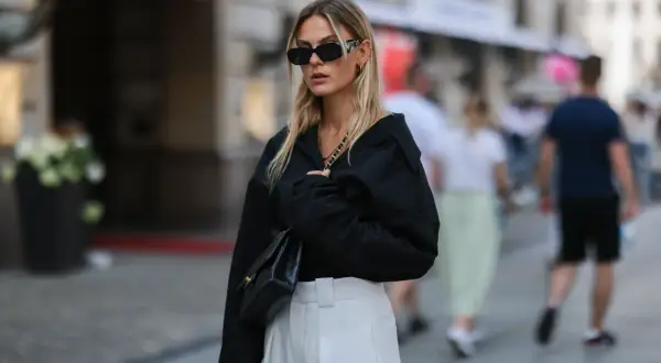 Jak nosić czarną bluzę? Modne stylizacje na każdą okazję!
