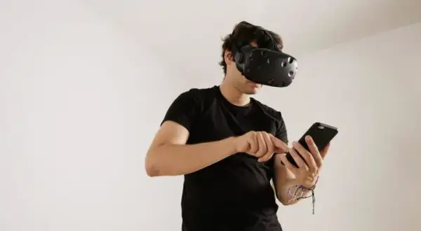 Tryb VR w telefonie: Jak włączyć i wybrać gogle? Poradnik eksperta