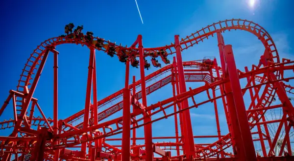 Fast Pass Energylandia: Cena, opłacalność i jak ominąć kolejki?