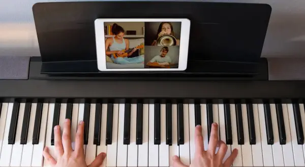 Keyboard czy pianino? Kluczowe różnice, które musisz znać!
