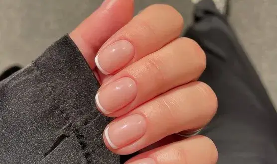 Kim Kardashian i jej wyjątkowe style manicure francuskiego