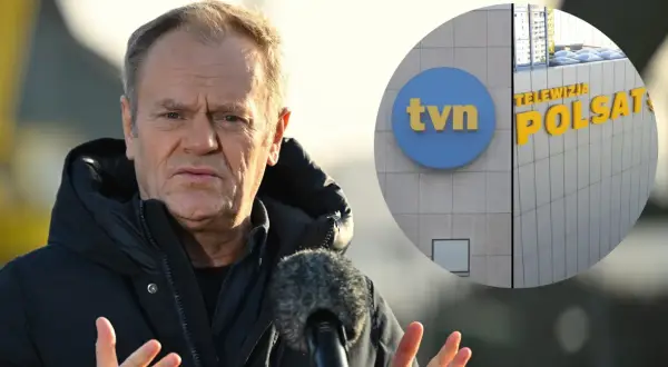 Donald Tusk przed mikrofonem, w tle logo TVN i napis "TELEWIZJA POLSAT". Mówi, że nie oglądam Polsatu.