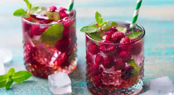 Stumbras malinowy z czym pić? Odkryj najlepsze przepisy na drinki