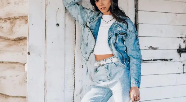 Czy kurtki jeansowe są modne? Odkryj najnowsze trendy i stylizacje