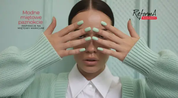 Modne miętowe paznokcie, idealna inspiracja na wiosenny manicure. Delikatny kolor i zadbane dłonie.