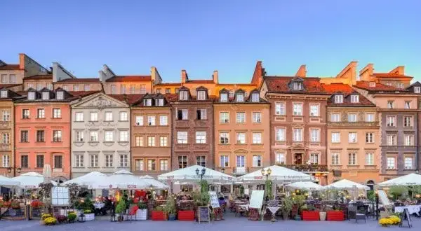 Nocleg w Warszawie: Ile kosztuje i jak nie przepłacić? Poradnik.