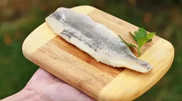 Ile kalorii ma śledź w oleju? Zdrowie i dieta bez tajemnic