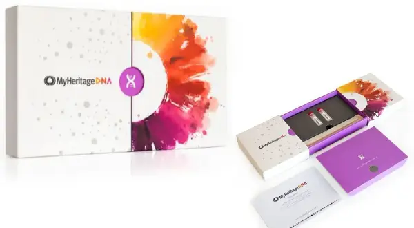 Kit MyHeritage DNA pour découvrir mon héritage. Boîte ouverte montrant les tubes et les instructions.