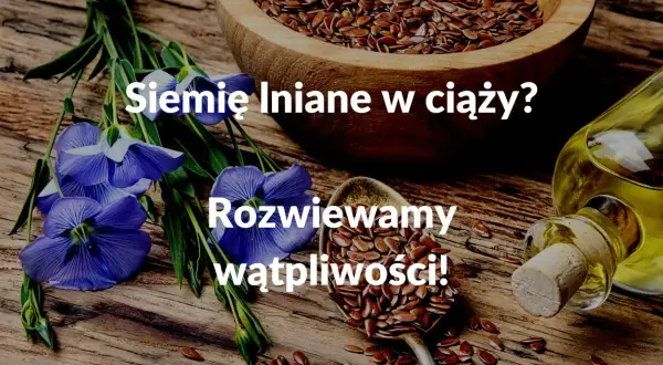 Siemię lniane w ciąży? Rozwiewamy wątpliwości! Na drewnianym blacie leżą niebieskie kwiaty lnu, miska z nasionami i łyżka pełna siemienia.