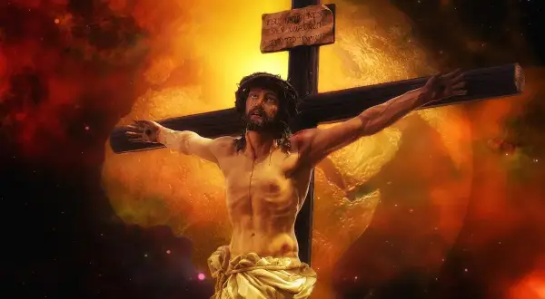 Jezus na krzyżu, symbol nadziei i skutecznej modlitwy o nawrócenie. Tło kosmiczne, pełne ognia i światła.