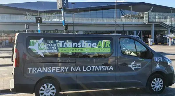 Czym dojechać na lotnisko w Gdańsku? Wszystkie opcje transportu i ceny