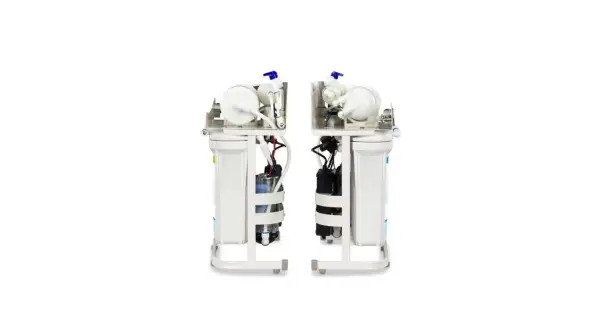 Système de filtration d'eau à osmose inverse, montrant les composants pour apprendre comment changer un filtre.