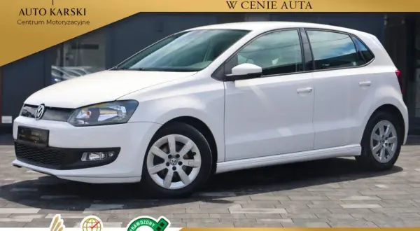 Biały Volkswagen Polo, idealny do miasta. Sprawdź atrakcyjne ceny używanych modeli z roczną gwarancją.