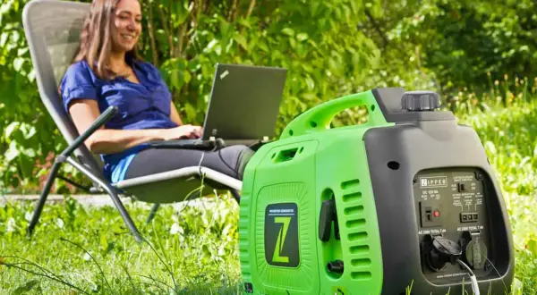 Energia w lesie: Jaki generator prądu wybrać na biwak i survival?