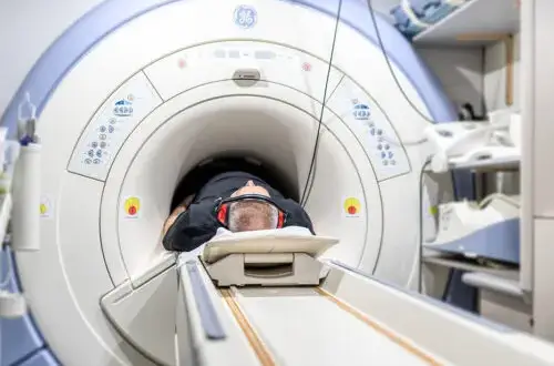Rezonans: klucz do zrozumienia świata? Od huśtawki po MRI