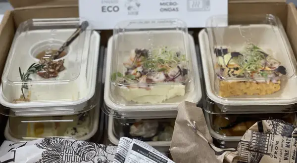 Comidas y Bebidas en Casa: Tu Guía Gourmet para Cocinar o Pedir