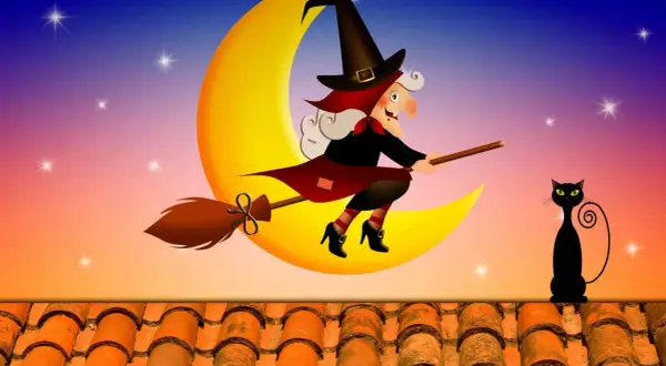 La Befana vola sulla luna con il suo gatto nero, pronta a portare via le feste.