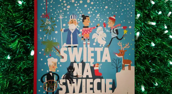 Okładka książki "Święta na świecie" Sofie Marii Brand. Wesoła ilustracja z Mikołajem, aniołkiem, reniferem i innymi postaciami.