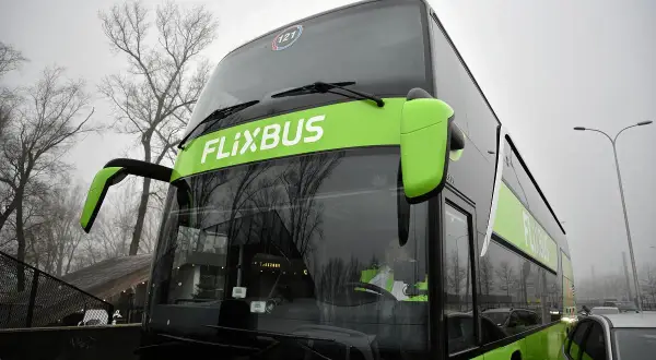 Flixbus Kraków: MDA, Balice i inne. Jak trafić na właściwy peron?