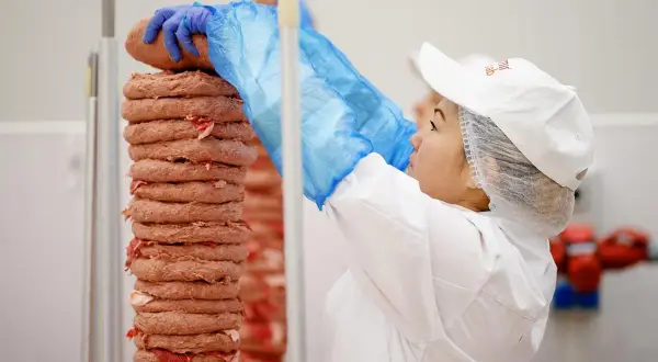 Skąd pochodzi kebab? Historia od starożytności po Berlin