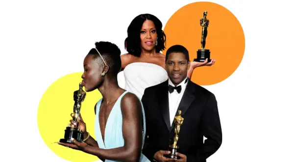 Lupita Nyong'o besa su Oscar, Regina King sonríe y Denzel Washington posa con el suyo. Tres actores negros famosos celebrando sus triunfos.