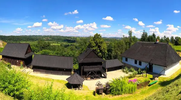 Skanseny na Kaszubach: Odkryj fascynujące muzea na świeżym powietrzu
