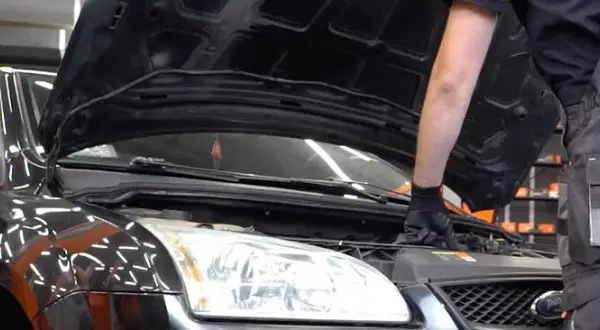Ile oleju potrzebuje ford focus mk2 1.6 benzyna na wymianę?