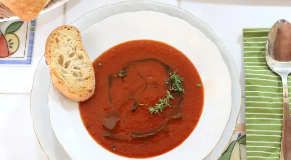 Sopa de tomate perfecta: Receta casera con trucos de experto