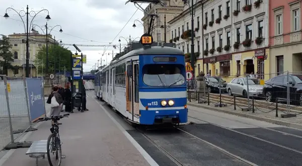 Jak dojechać do osiedla szkolnego w Krakowie - sprawdź trasy i przystanki