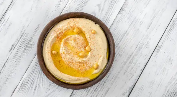 Hummus: tuczy czy pomaga schudnąć? Poznaj prawdę!