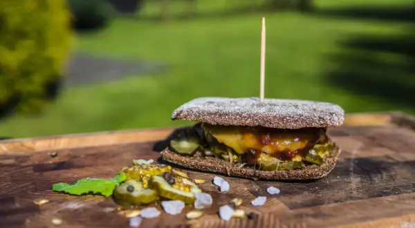 Hamburger: skąd się wziął? Obalamy mity, odkrywamy genezę
