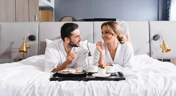 HB w hotelu: Co to jest? Wyjaśniamy pakiet Half Board
