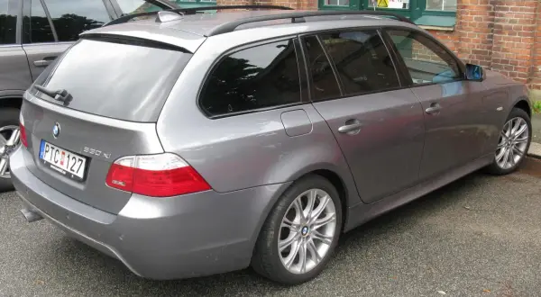 BMW E60 kombi - pełne specyfikacje, porównania i opinie użytkowników