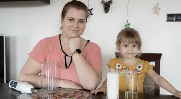 Piasek kinetyczny DIY: 3 proste przepisy na bezpieczną zabawę!