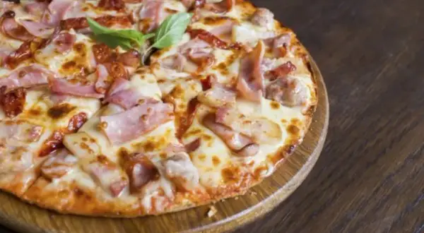 Recette pizza maison facile: le secret d'une pâte et cuisson réussies