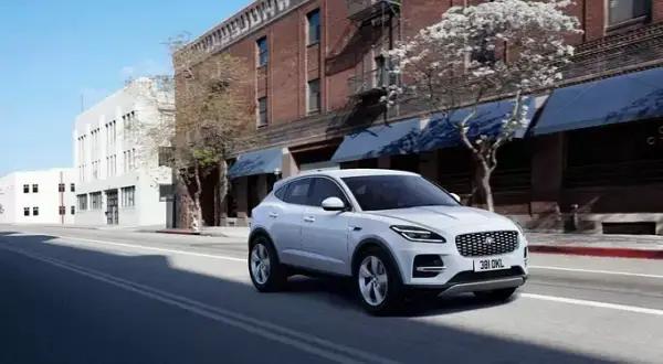SUV: Co to znaczy? Poznaj definicję, cechy i czy to auto dla Ciebie.