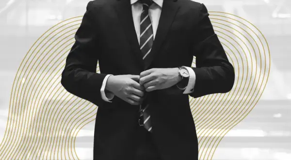 Mężczyzna w garniturze zapina marynarkę. Elegancki styl, gotowy na ważne oświadczenie PEP.