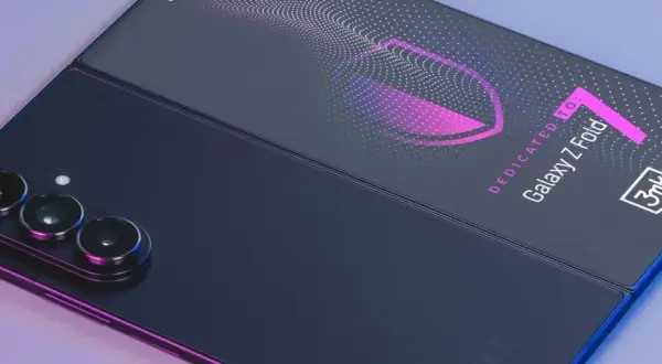 Ciemny, składany smartfon Samsung Galaxy Z Fold 7 z potrójnym aparatem i neonowym wzorem.