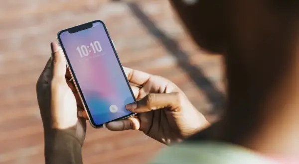 Cichy iPhone? Jak wyłączyć dźwięk aparatu (i co z Azją?)