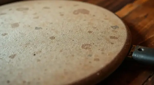 Dlaczego pizza przywiera do kamienia i jak tego uniknąć?