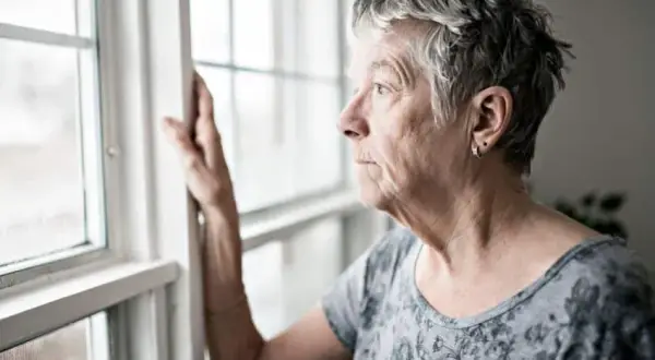 Co to jest senior? Zrozumienie definicji i kontekstu wieku senioralnego