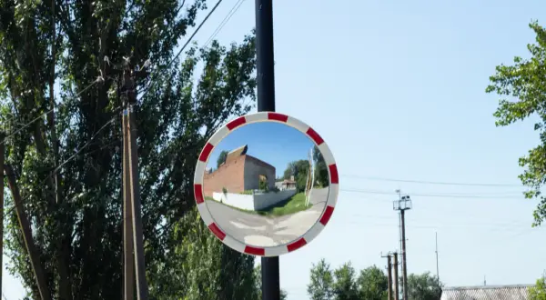 Kto stawia znaki drogowe na osiedlu? Odpowiedzialność i zasady