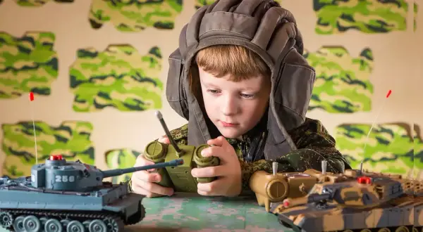 Najlepsze zabawki militarne dla 5-latka: bezpieczna nauka i zabawa