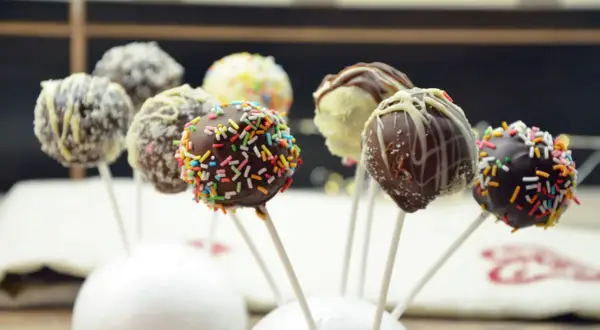 Dlaczego cake pops spadają? 7 kroków do stabilnych deserów!