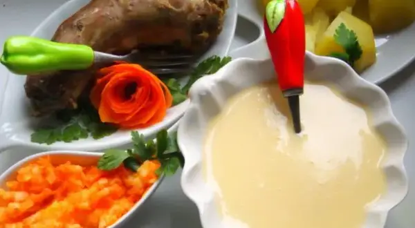 Prosty przepis na pyszny sos do potrawki z kurczaka – popraw smak dania w kilka minut