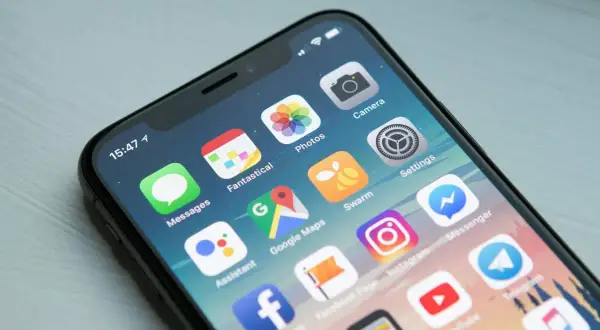 Ikona Messengera na ekranie iPhone'a. Dowiedz się, jak ustawić aktywność na Messengerze, aby pokazać znajomym, co robisz.