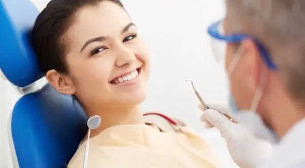 Dentysta: ile trwa wizyta? Od 15 min do 2h poznaj czasy zabiegów!