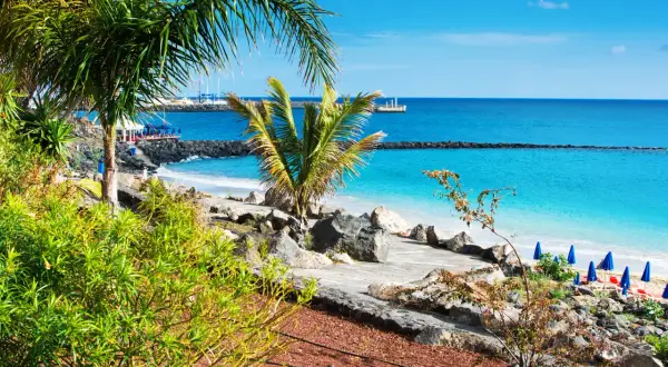 Ile trwa lot na Lanzarote z Warszawy? Poznaj zaskakujące fakty