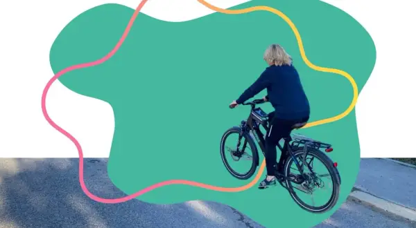 Une personne fait du vélo, un exemple de mobilité douce. Le vélo est un moyen de transport écologique et sain.